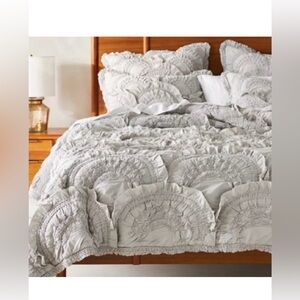 Anthropologie Rivulets Quilt Silver KING